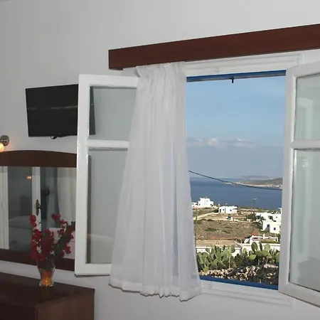 Aiolos Iraklia Hotel