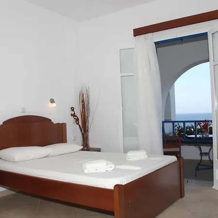 Aiolos Iraklia Hotel