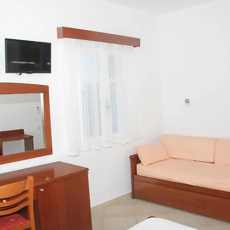 Aiolos Iraklia Hotel 2*