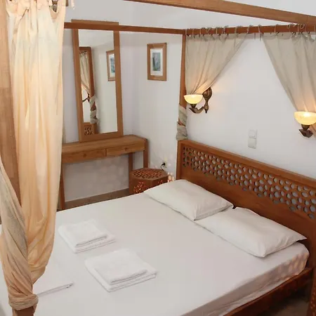 Aiolos Iraklia Hotel 2*